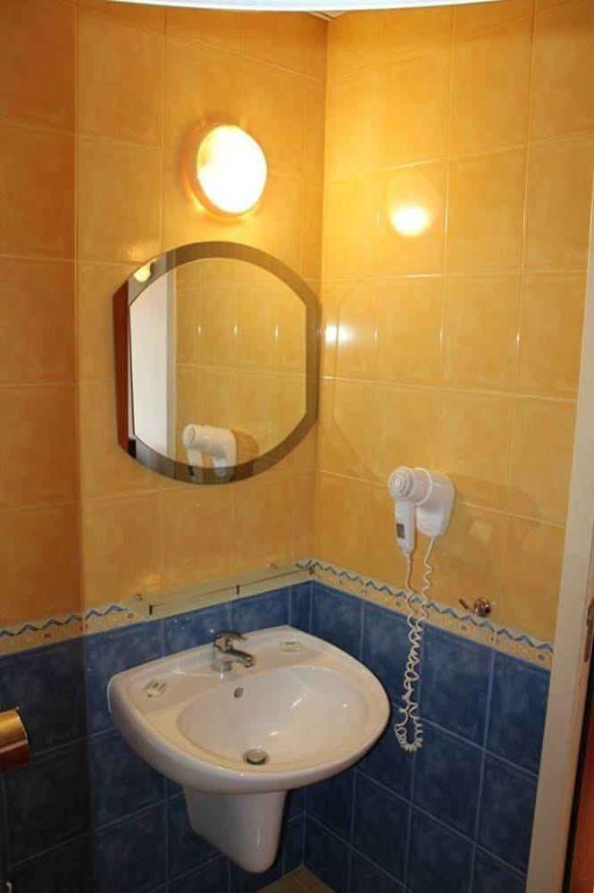 Siana Hotel Sveti Vlas Bagian luar foto